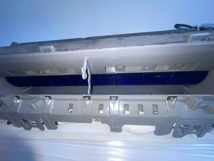 Limpeza interna de ar condicionado split